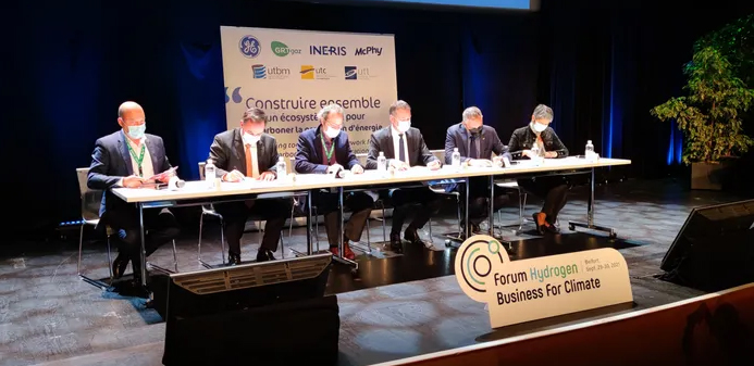 Signature of a MOU to boost research and innovation around hydrogen - photo: Radio France - Nicolas Joly