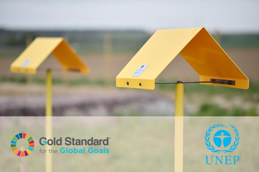 Balise de signalisation GRTgaz - Photo : Luc Marechaux - logos Gold Standard et Unep